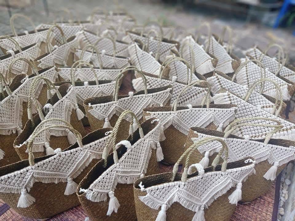 Macramé Artisanal Showcase & Workshop Display